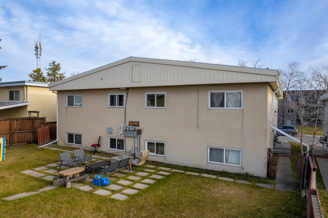 419 Huntsville Cres NW in Calgary, AB - Building Photo - Building Photo