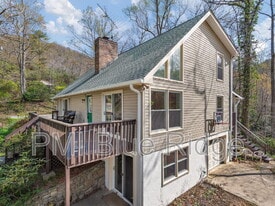1469 Old Fort Rd in Fairview, NC - Building Photo