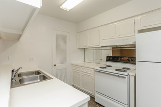 Pont Alba in Bellaire, TX - Building Photo - Interior Photo