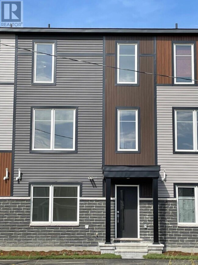 806 Everbloom Ln in Ottawa, ON - Building Photo - Building Photo