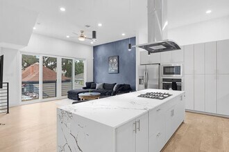 2105 McGowen St in Houston, TX - Building Photo - Building Photo