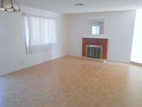 6480 Bugbee Ave in Las Vegas, NV - Building Photo - Building Photo