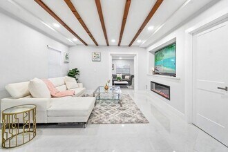 324 Bamboo Rd in West Palm Beach, FL - Building Photo - Building Photo