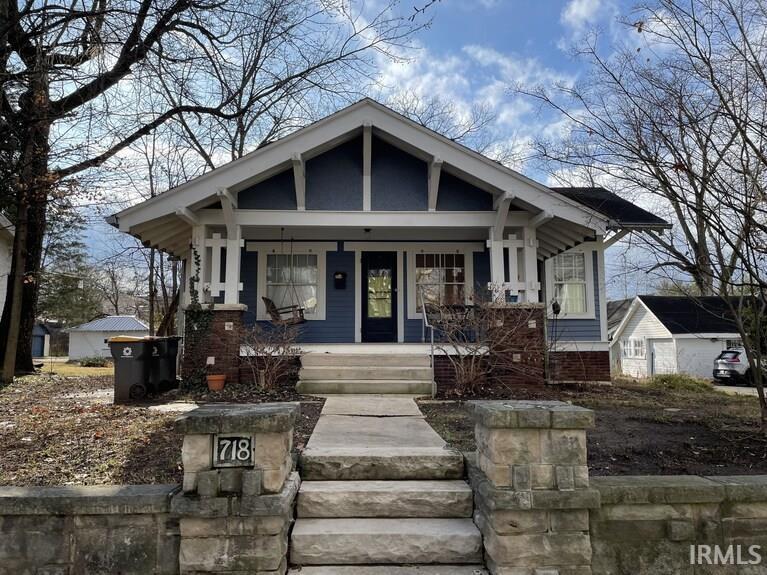 718 E University St in Bloomington, IN - Foto de edificio