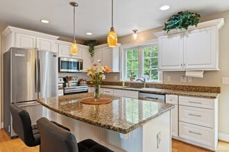 10 Farms Rd in East Windsor, CT - Building Photo - Building Photo
