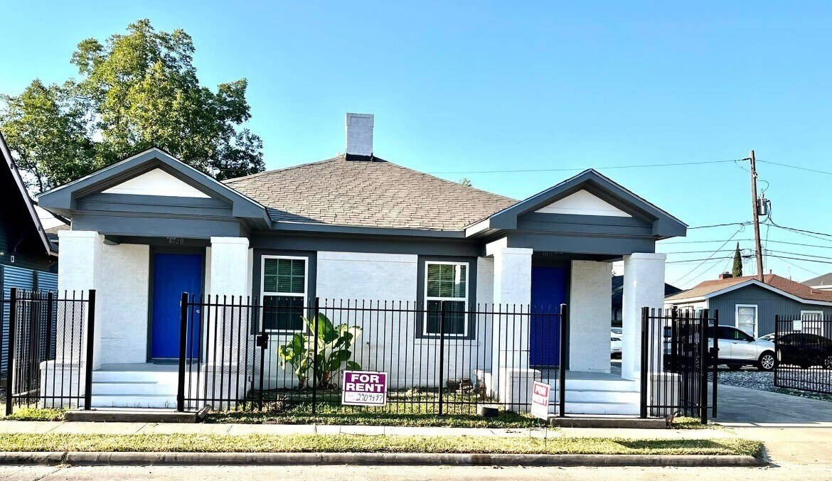 4618 Polk St in Houston, TX - Building Photo