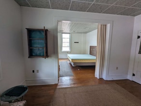 105 W Main St, Unit D in Burnsville, NC - Foto de edificio - Building Photo