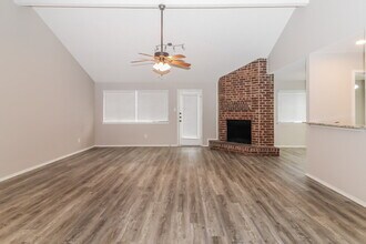 2301 Fall Ct in Fort Worth, TX - Building Photo - Building Photo