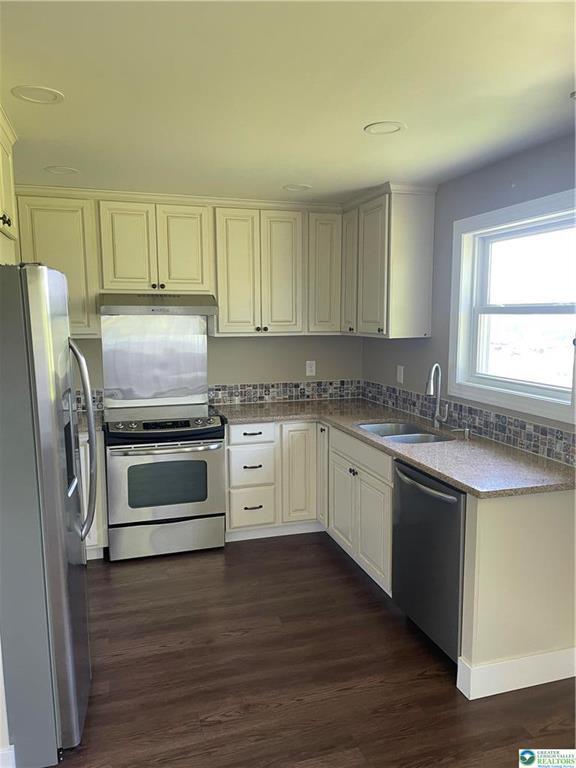 248 Kromer Rd in Wind Gap, PA - Foto de edificio - Building Photo
