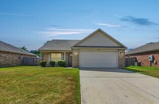 5625 Pin Oak Ln in North Little Rock, AR - Building Photo