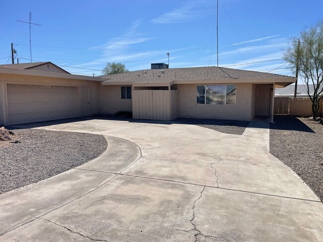 3090 Bounty Ln in Lake Havasu City, AZ - Building Photo - Building Photo