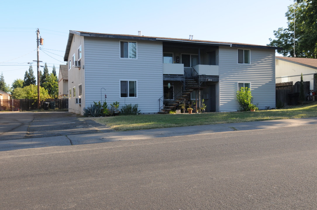 1911 Wildwood Way in Roseville, CA - Foto de edificio