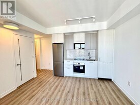 10 Oak St in Toronto, ON - Building Photo