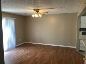 2624 Loch Ness Ct in Bakersfield, CA - Building Photo - Building Photo