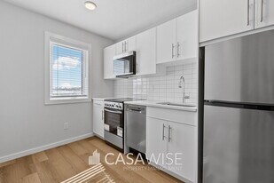 21043-21025 25 Ave NW in Edmonton, AB - Building Photo