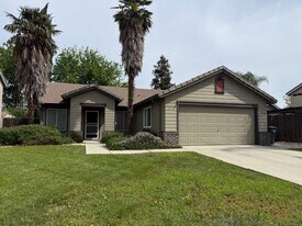 2271 Bridle Creek Cir in Tracy, CA - Building Photo