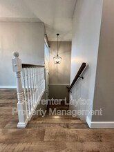 1248 N Compton Rd in Farmington, UT - Foto de edificio - Building Photo