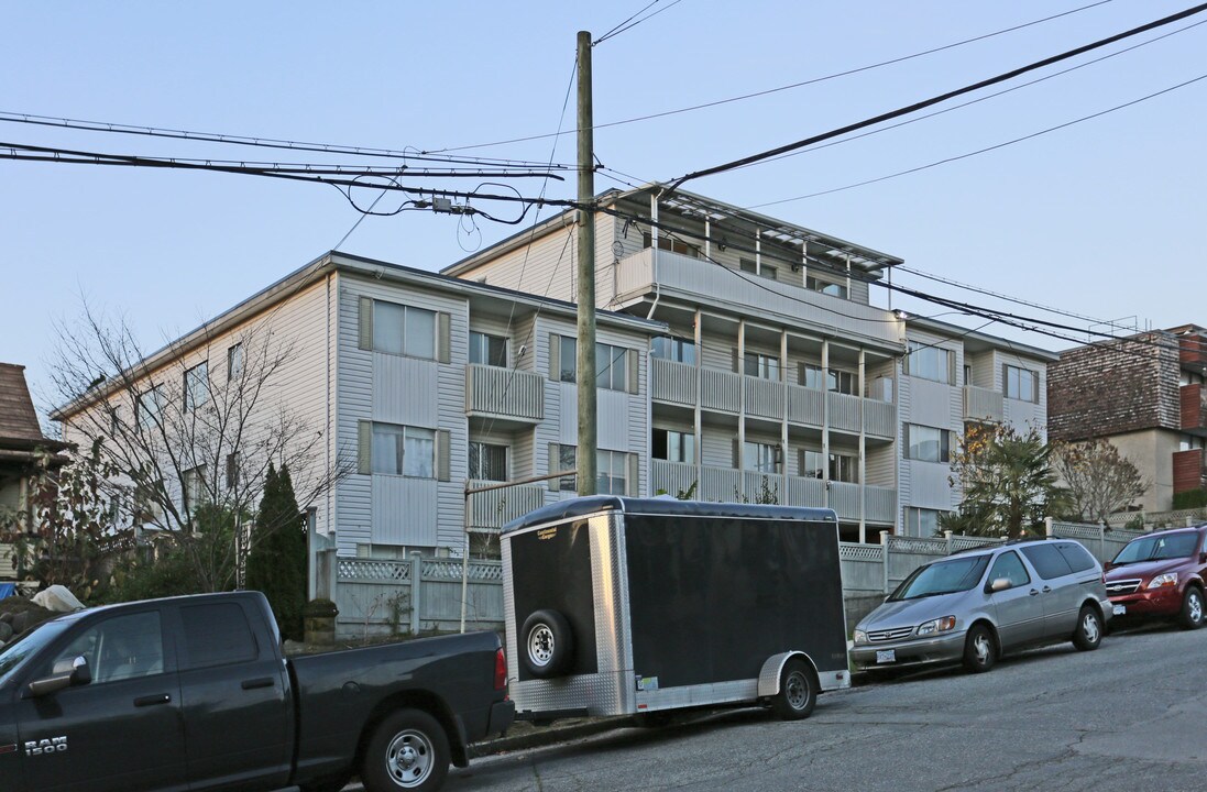 1015 3rd Ave in New Westminster, BC - Building Photo