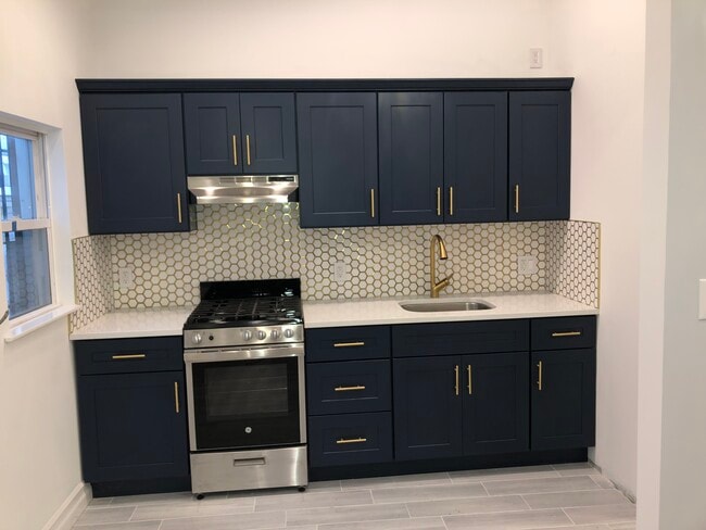 203 Avenue Z, Unit Rear building in Brooklyn, NY - Foto de edificio - Building Photo