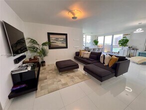 1500 Bay Rd, Unit 1040S in Miami Beach, FL - Building Photo - Building Photo