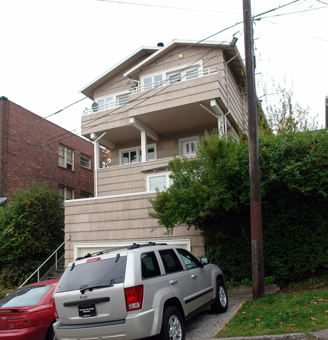 Cameron Apartments in Seattle, WA - Building Photo - Building Photo