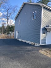 8 Whittier Dr in Seabrook, NH - Building Photo - Building Photo