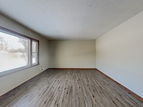 10221 Mississippi Blvd in Coon Rapids, MN - Building Photo - Building Photo