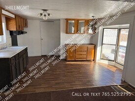 12 Willis Ln in Nitro, WV - Building Photo