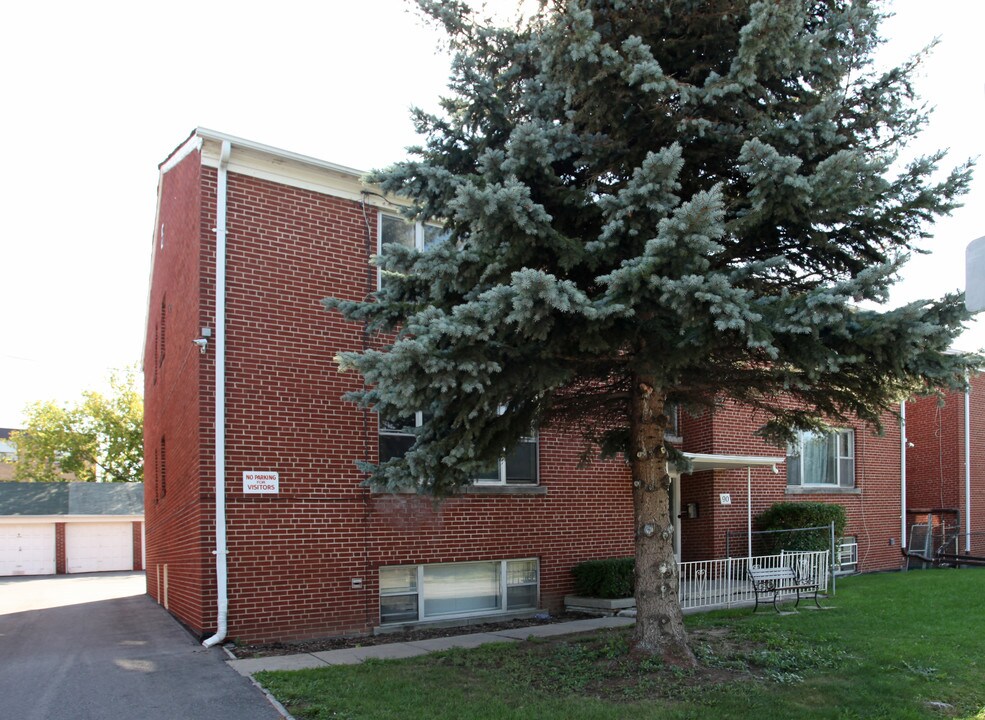 90 Trethewey Dr in Toronto, ON - Building Photo