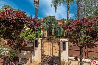 4724 Noble Ave in Los Angeles, CA - Building Photo - Building Photo