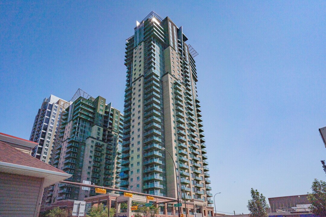 210-2301-215 15 Ave SE in Calgary, AB - Building Photo