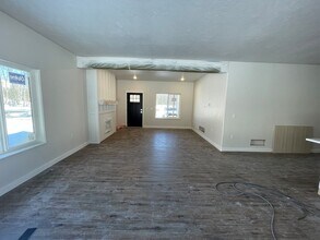 7442 N Paw St in Wasilla, AK - Building Photo - Building Photo