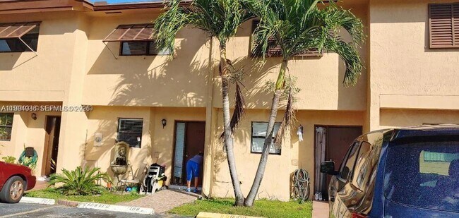 6850 NW 173rd Dr in Hialeah, FL - Building Photo - Building Photo