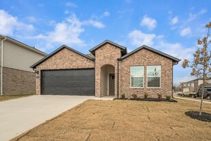 114 S Maroon Ave in Fayetteville, AR - Building Photo