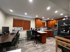 8052 N Oriole Ave in Niles, IL - Building Photo - Building Photo