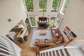 17017 Capri Isle Ln in Austin, TX - Foto de edificio - Building Photo