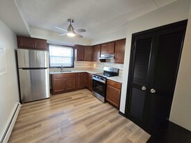 209 Kimbell Ave, Unit 1E Apartamentos