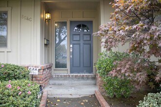 6940 McQuillan Cir in Sacramento, CA - Building Photo - Building Photo