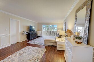 5108 Brittany Dr S in St. Petersburg, FL - Building Photo - Building Photo