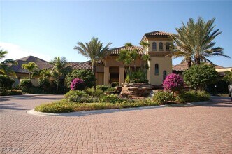 6815 Ascot Dr in Naples, FL - Foto de edificio - Building Photo