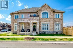 3131 Goodyear Rd in Burlington, ON - Building Photo