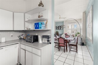 2421 Lake Pancoast Dr in Miami Beach, FL - Building Photo - Building Photo