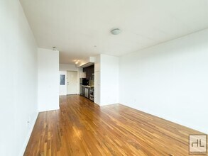 NO FEE / Spacious Sunlit Bushwick Studio / in Brooklyn, NY - Foto de edificio - Building Photo