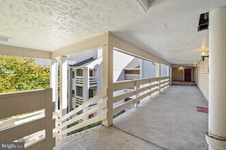 240 S Reynolds St in Alexandria, VA - Foto de edificio - Building Photo