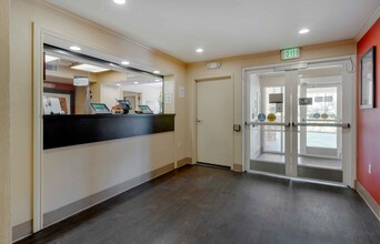 Furnished Studio - Fremont in Fremont, CA - Foto de edificio - Building Photo