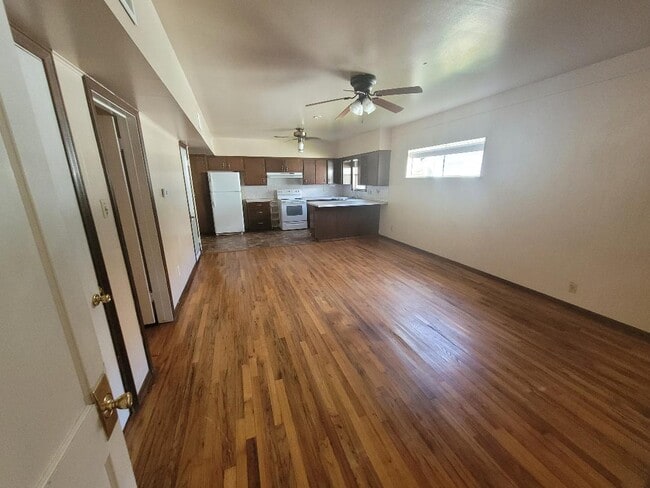 2305 Webster Street, Unit B, Unit B in Liberty, TX - Foto de edificio - Building Photo