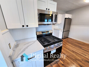 98 Irving St, Unit 1 in Waltham, MA - Building Photo - Building Photo