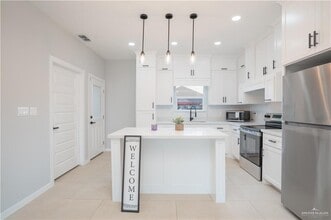 309 Lilly Dr in San Juan, TX - Foto de edificio - Building Photo