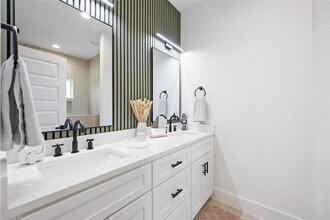 4718 Market St in Houston, TX - Building Photo - Building Photo