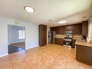 7425 Mountain Ash Dr in Las Vegas, NV - Building Photo - Building Photo
